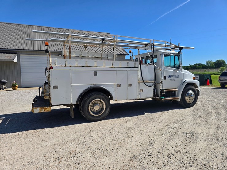 2001-freightliner-fl70-image-18