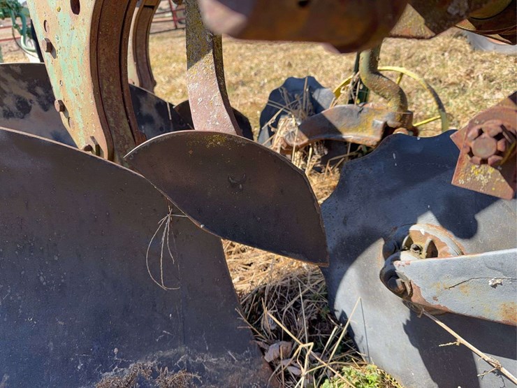 john-deere-three-point-two-bottom-plow-image-9