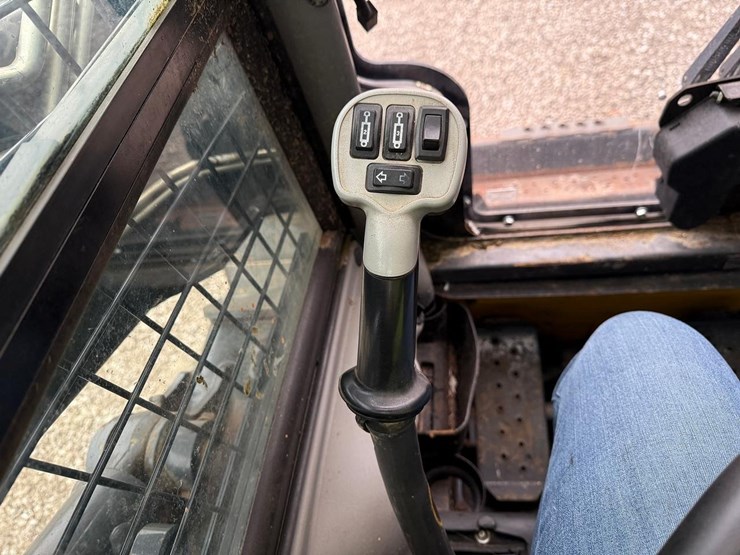 2019-new-holland-c232-image-26