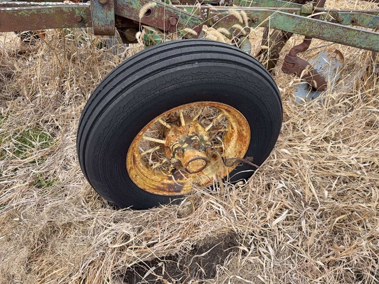 john-deere-pull-type-four-bottom-plow-image-11