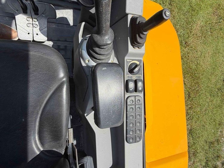 2025-jcb-35z-1-image-26