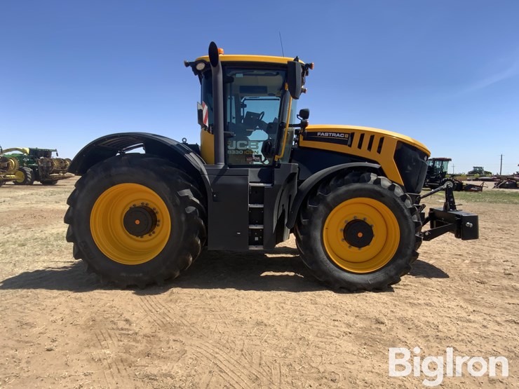 2023-jcb-fastrac-8330t4fcc-4wd-tractor-image-4