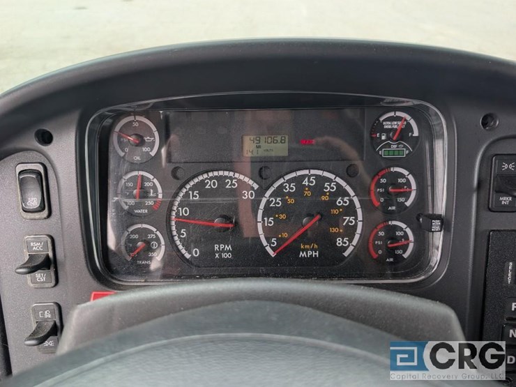 2011-freightliner-m2-stakebed-truck-image-24