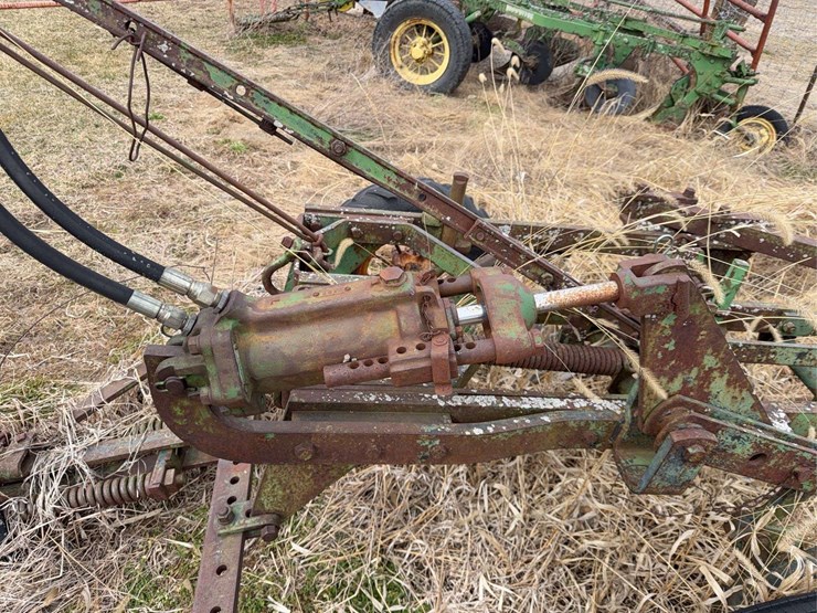 john-deere-pull-type-four-bottom-plow-image-12