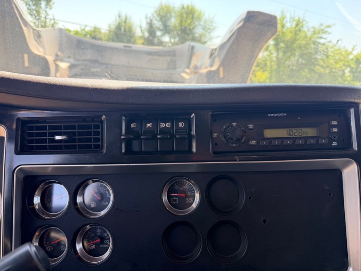 2010-kenworth-t800-image-93