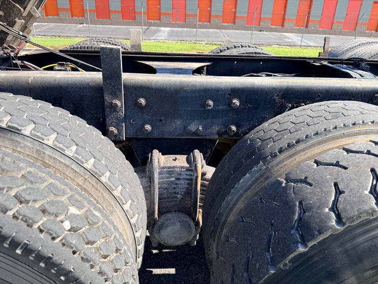 1993-mack-dm690s-image-73
