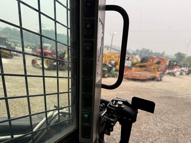 2019-new-holland-c232-image-25