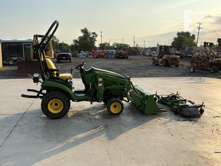 2018-john-deere-1025r-image-5