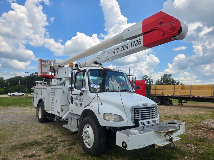 2007-freightliner-m2-106-image-20