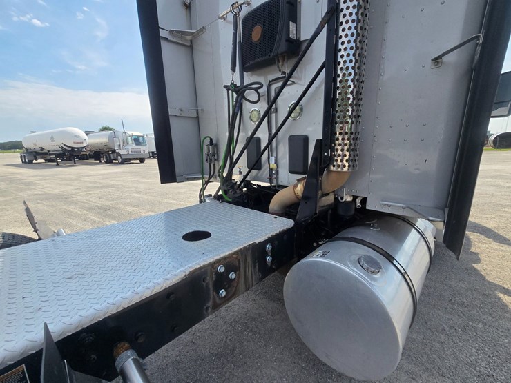 2018-kenworth-t680-image-94