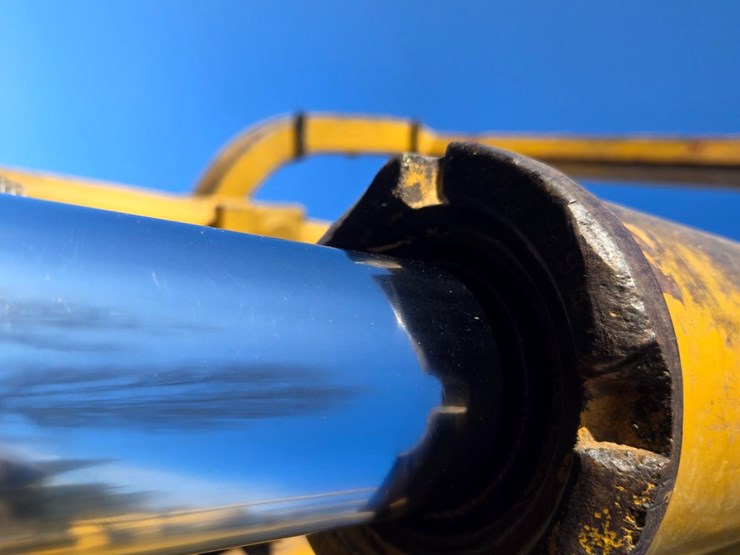 2002-caterpillar-d6r-image-93