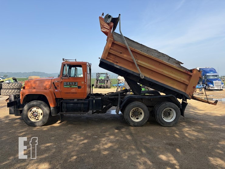 1996-ford-lt9000-image-2