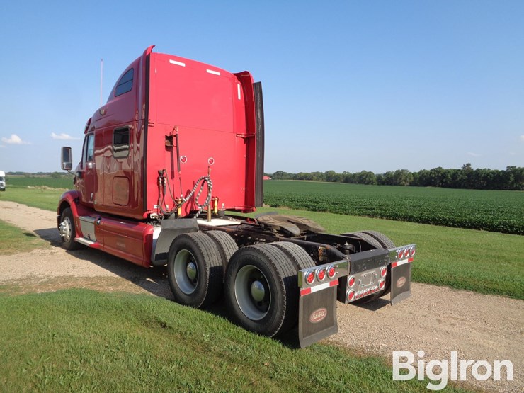 2013-peterbilt-587-image-16