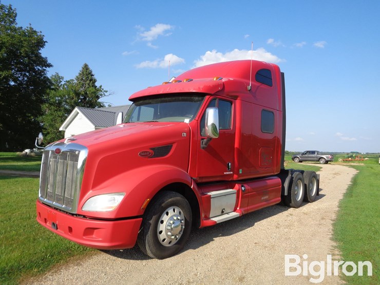 2013-peterbilt-587-image-1