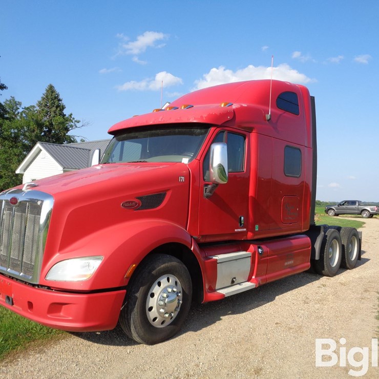 2013 PETERBILT 587
