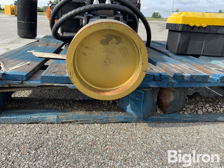 2025-massey-ferguson-730-image-19