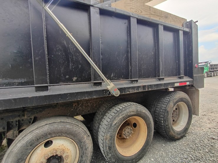1995-freightliner-fld120-image-4