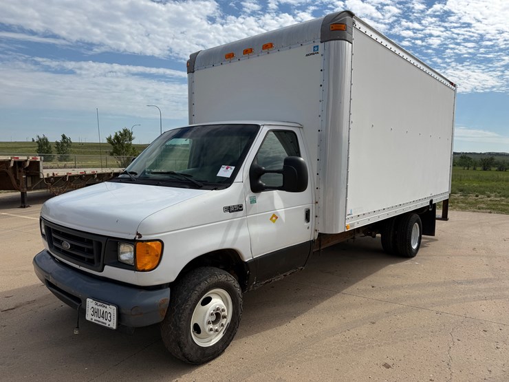 2003-ford-e350-sd-image-2