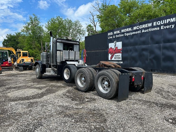 1984-peterbilt-359-image-2