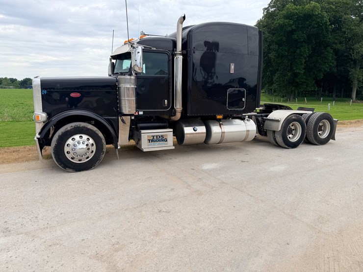 2013-peterbilt-388-image-2