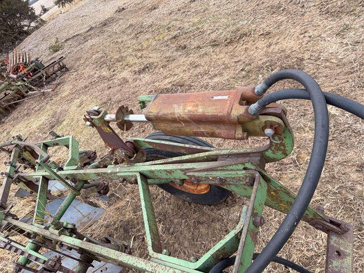 john-deere-pull-type-four-bottom-plow-image-12