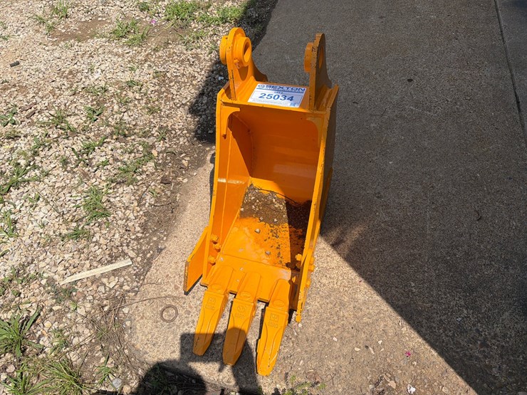 #25034-•-cat305-12"-bucket-excavator-attachment-image-1