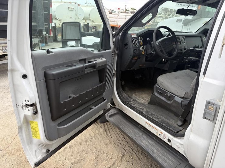 2015-ford-f550-xlt-image-24
