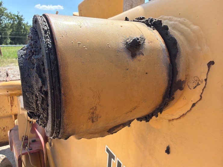 2000-deere-710d-image-46