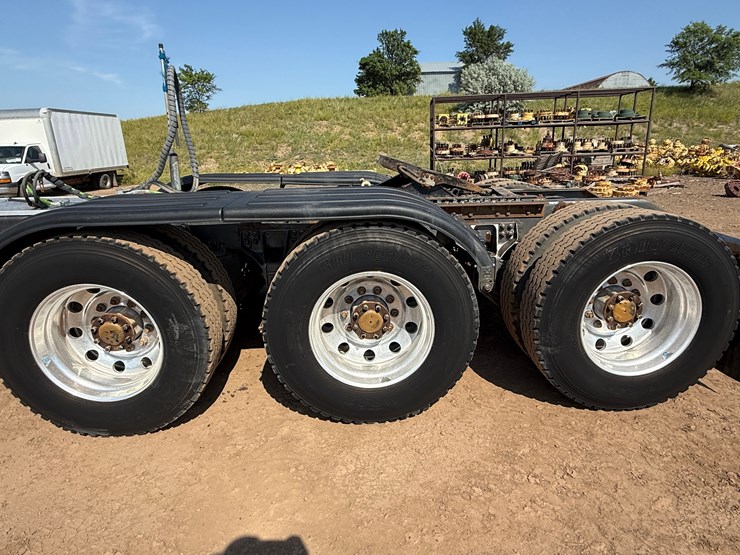 2014-kenworth-t800-image-12