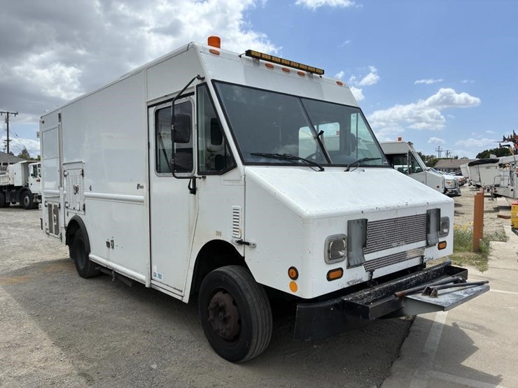 2008-workhorse-w62-image-2