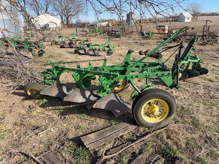 john-deere-no.-55-a-b-h-pull-type-three-bottom-plow-image-2