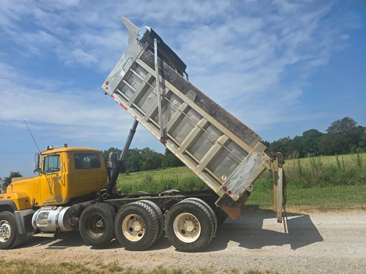 2002-mack-rd688s-image-32