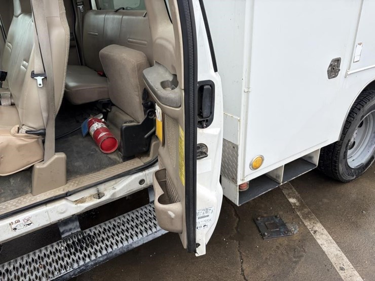 2003-ford-f450-xl-image-17