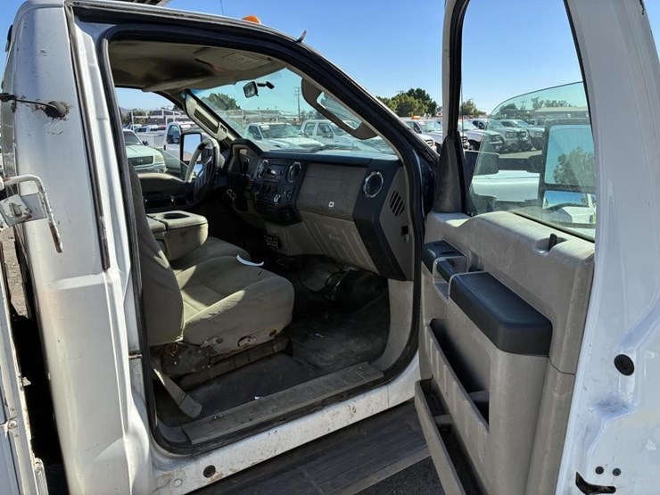 2008-ford-f550-image-28