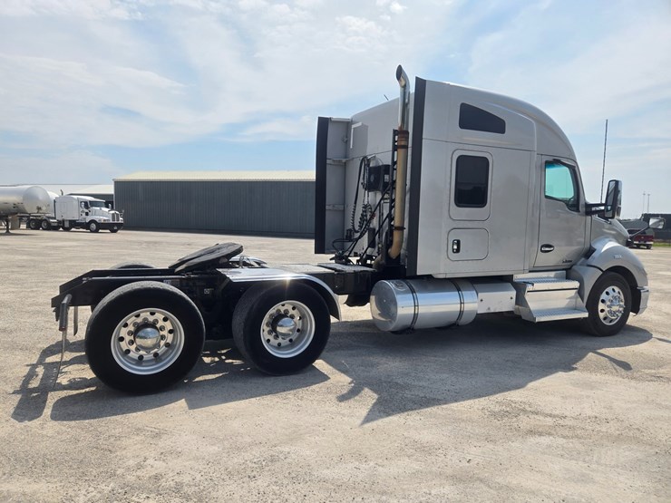 2019-kenworth-t680-image-14