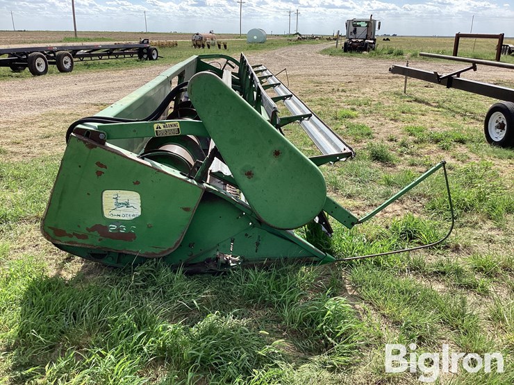john-deere-230-image-4