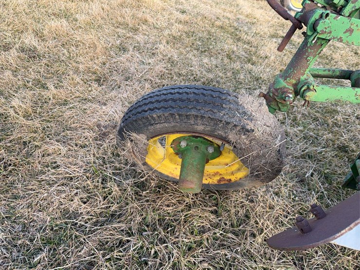 john-deere-pull-type-two-bottom-plow-image-36