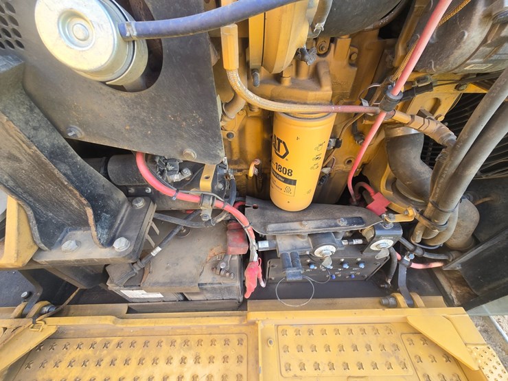 2015-caterpillar-521b-image-23