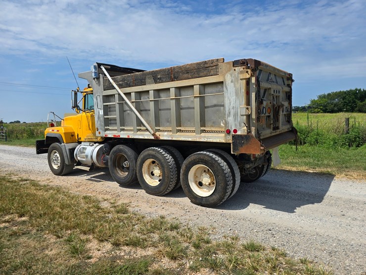 2002-mack-rd688s-image-10