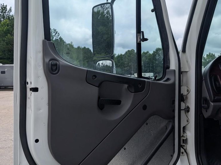2012-freightliner-m2-stakebed-truck-image-22