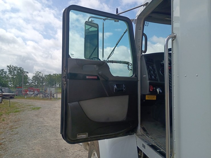 2012-kenworth-t370-image-41