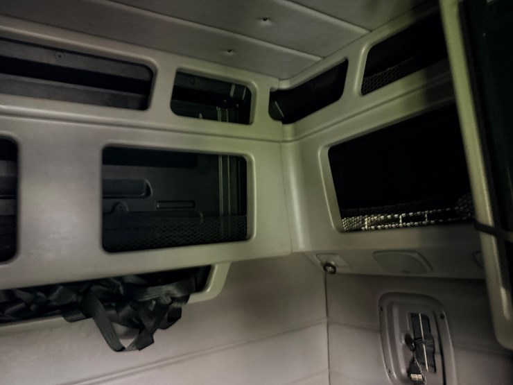 2013-peterbilt-388-image-62