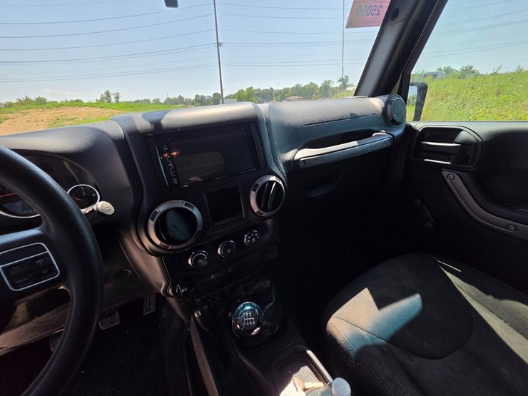 2015-jeep-wrangler-image-30