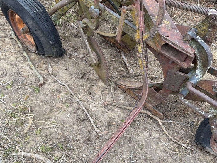 mccormick-pull-type-three-bottom-plow-image-19