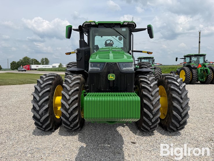 2025-john-deere-8r-370-image-2