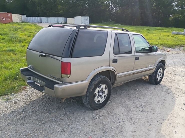2003-chevrolet-blazer-image-9