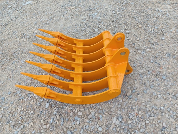 #l75-050-•-future-32"-rake-excavator-attachment-image-3