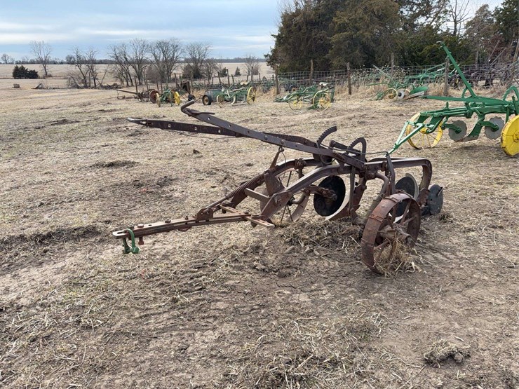 john-deere-two-bottom-plow-image-1