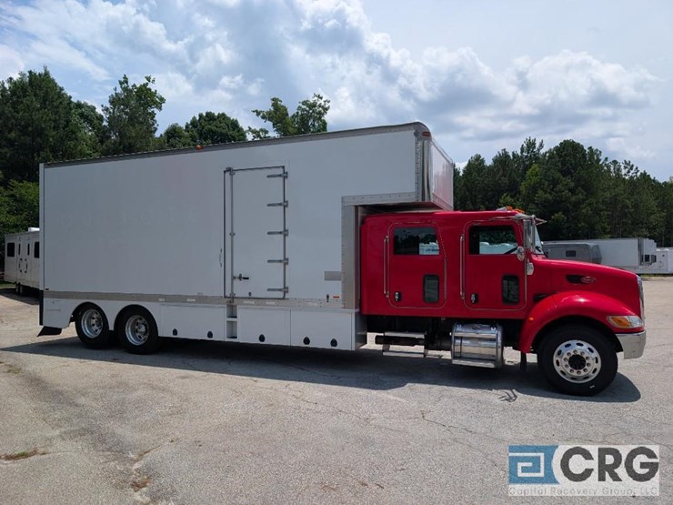 2009-peterbilt-335-image-5