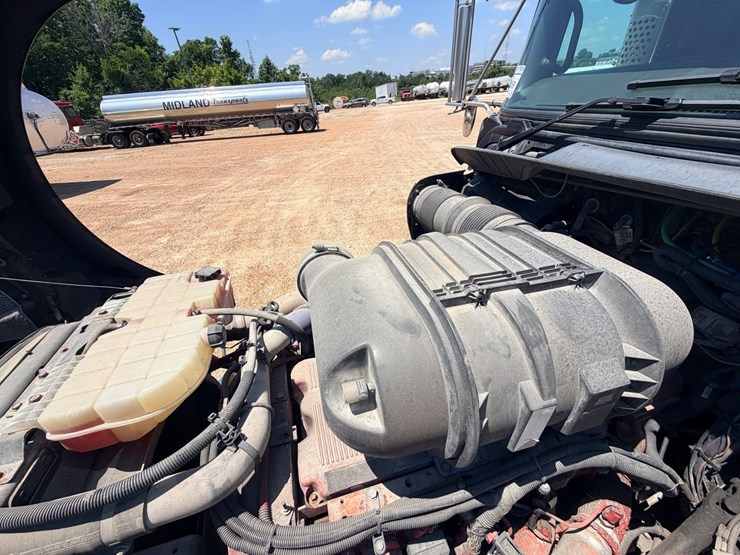 2010-kenworth-t800-image-37